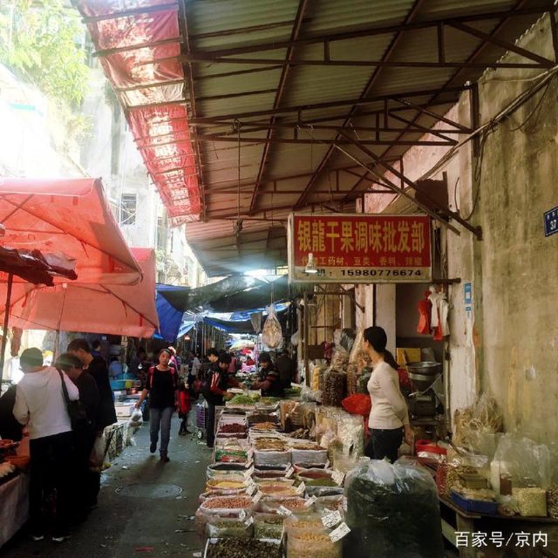 如何选择合适的LED显示屏供应商——弘硕光电与市场其他品牌的对比